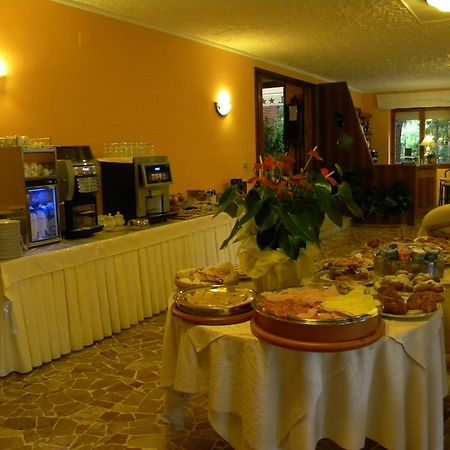 Hotel La Rosa Del Tirreno Livorno Bagian luar foto